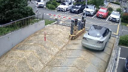 男子利用漏洞“跟车逃费” 累计183次终被拘