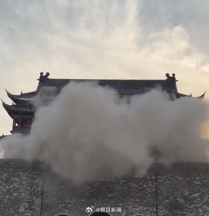 官方調(diào)查鳳陽鼓樓瓦片脫落 無人員傷亡