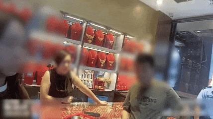 18岁学生欲购10万元黄金 店员报警 诈骗骗局曝光