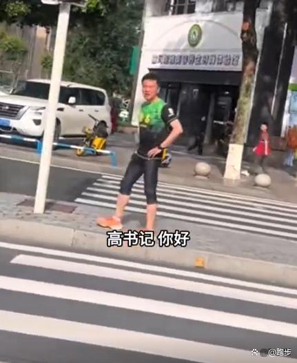 榮昌區(qū)委書記跑完半馬發(fā)鹵鵝 推動文旅IP新熱潮