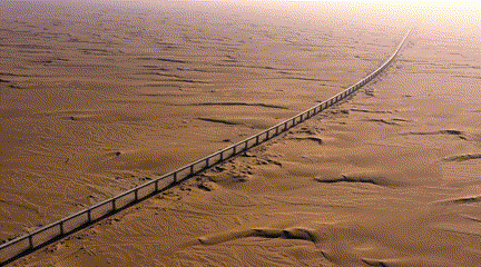 世界首条绕沙漠环形铁路 圈起了塔克拉玛干沙漠
