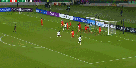 摧枯拉朽！国足U23持续猛攻越南收效 “带刀后卫”彭啸头槌破门 再显神威