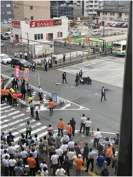 安倍正在重症监护室接受治疗，岸田文雄就安倍晋三遭枪击事件表态！