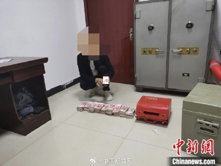 拾金不昧！男子捡46万现金归还失主 当事人：父亲患阿尔茨海默病将钱扔出窗外