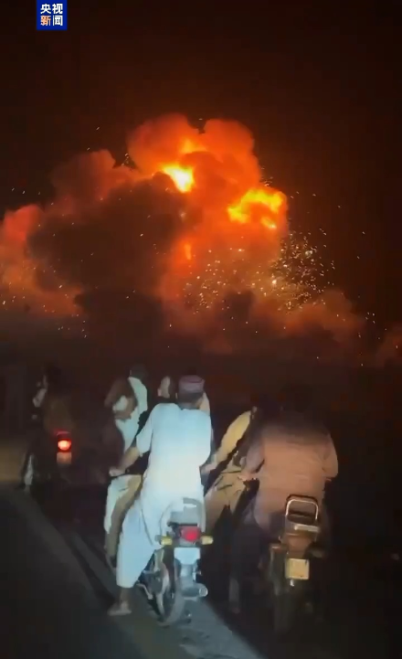 印向巴發(fā)射導(dǎo)彈 巴擊落印戰(zhàn)機(jī) 一夜間印巴大打出手