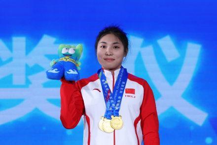 張海琴五次改寫(xiě)舉重世界青年紀(jì) 包攬三金創(chuàng)紀(jì)錄