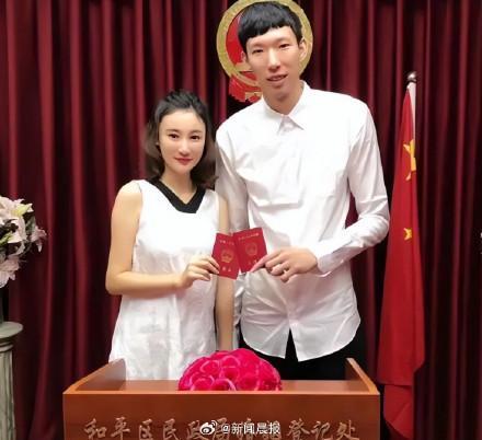 周琦妻子王欣怡披露周琦回國(guó)背后的故事