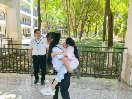 重慶“玻璃娃娃”參加中考了 追夢路上勇敢前行