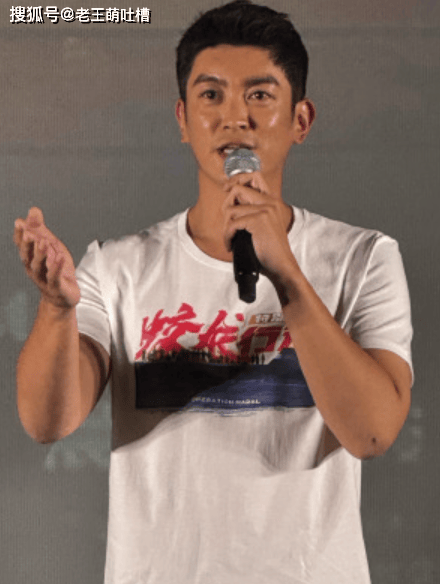 杜江现身九三阅兵观礼区 十年圆梦现场观礼