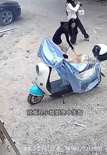 租客烟头点燃纸皮2女生铲沙灭火 善举避免大损失