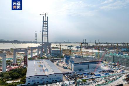 中国建起世界最大跨径双层悬索桥