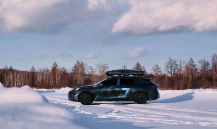 领克伪装车不装了直接展示