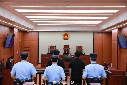 加价450元送美瞳司机发现是毒品
