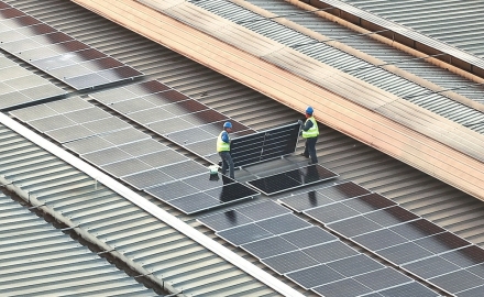 安装光伏发电板