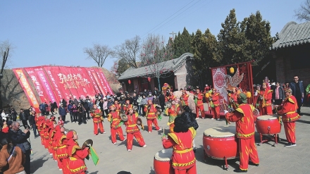 张灯结彩闹元宵 高潮迭起客盈门