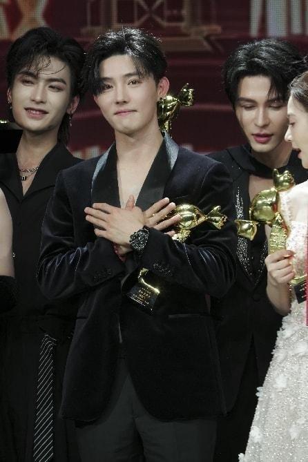 演员杜亚飞荣获第三届中国微短剧人物大典最佳男主角 ——不断向上攀登 做自己人生的主角