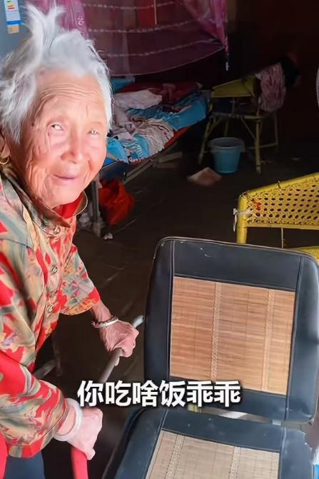 人民日报点赞河南“蹭饭”书记 驻村书记的温暖和成长