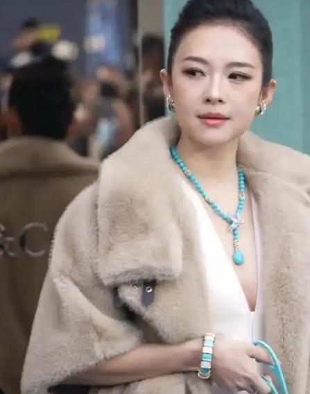 章子怡脸咋了 颜值审判背后的双标现象