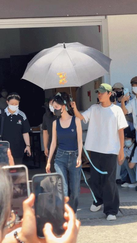 孟子义第一个开上缤果S新车 暖心举动获赞