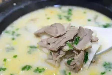 羊肉汤膻味难喝？加“1红1黑”秒变奶白香浓，鲜到停不下来