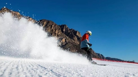 Chinesische Landwirte machen Wintersport als Skilehrer populär
