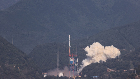 China bringt drei neue Fernerkundungssatelliten ins All