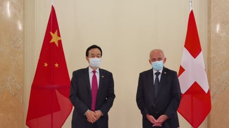 Chinesischer Botschafter in der Schweiz trifft Schweizer Finanzminister