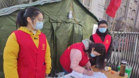 Freiwillige in der Inneren Mongolei engagieren sich gegen COVID-19