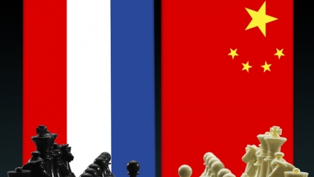 Außenminister Chinas und der Niederlande gratulieren einander zum 50jährigen Bestehen der diplomatischen Beziehungen