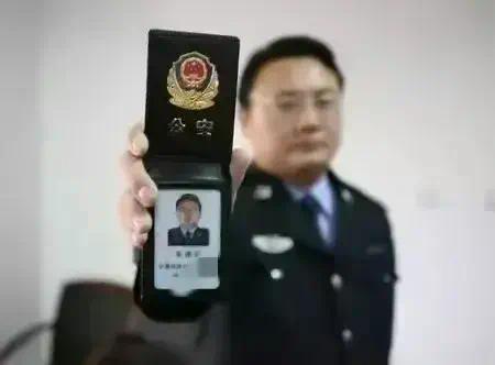央媒辅警铐走实习律师是权力的傲慢菏泽警方正式通报处理结果来了2