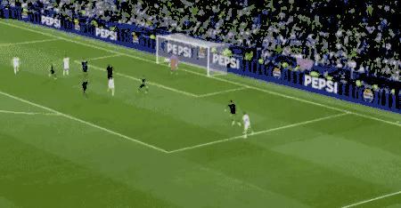 巴尔韦德帽子戏法 皇马3-0曼城占先机