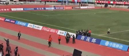 官方:飞踹裁判的日火瓦体全国禁赛5年 暴力行为引发广泛关注