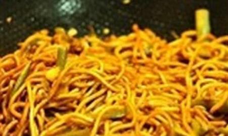 忙到没空做饭？20分钟搞定焖面，全家吃得香
