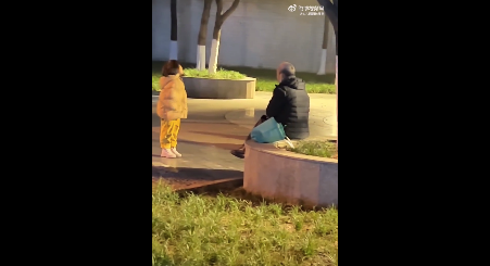 长大后为什么总是会留意路边的小孩呢