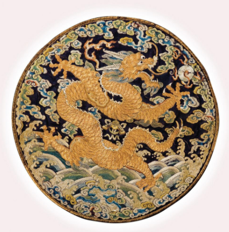清朝不同官员服饰"补子"也不一样,亲王和世子的服饰"补子"是四团五爪