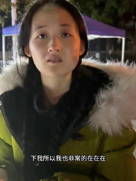 大家为糖葫芦女生出摊保驾护航 女生连夜做100个糖葫芦1元1支表感谢