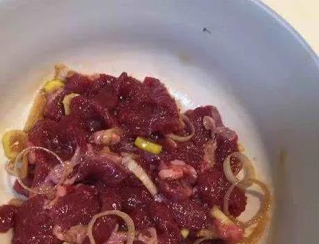 炒牛肉总柴硬？加一勺它腌20分钟，嫩滑多汁香翻天