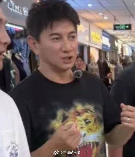 吴奇隆戴婚戒录综艺