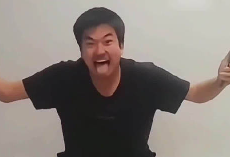 男孩查到高考639分做鬼臉嘚瑟 喜悅瞬間感染眾人