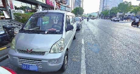 長(zhǎng)沙有車主路邊停車費(fèi)欠費(fèi)超萬元