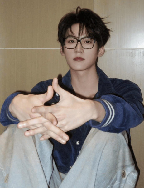 周柯宇作念了我最想对陈妍希作念的事 18场吻戏的情愫舆图