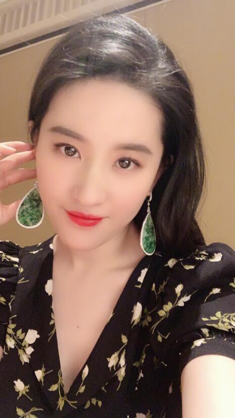 已与刘亦菲领证？胡歌方辟谣与刘亦菲结婚：假的 都是谣言