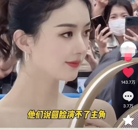 赵丽颖晒《与凤行》剧组日常随拍 锤在手，萌犬趣影！