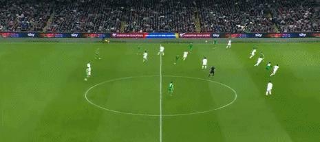 C罗遭重击！染国家队首红无缘世界杯首轮 生涯首次国家队染红