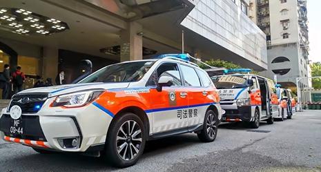 男子持刀抢劫后偷渡被抓 水下推进器助逃未遂