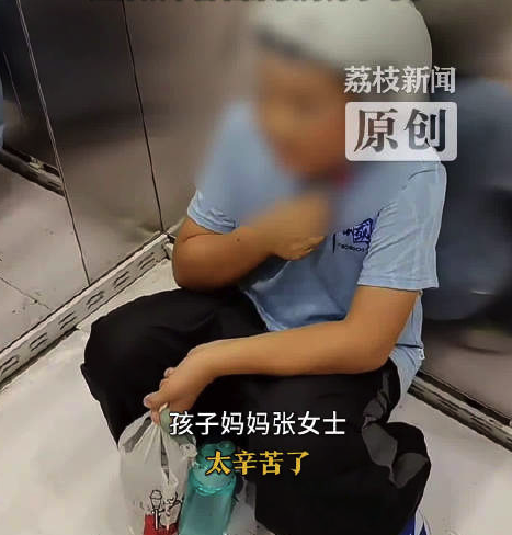 妈妈带厌学儿子送外卖几小时治好了 孩子：太辛苦了，累得很