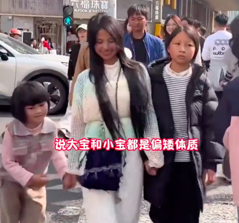 小英11岁大女儿的身高未见公开具体数字