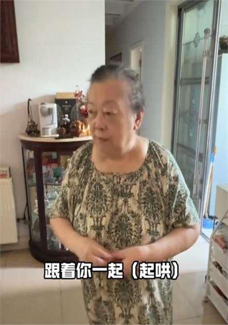 陳龍突擊檢查父母開(kāi)空調(diào) 母親：工作的時(shí)候可不能開(kāi)空調(diào)，等忙完了再開(kāi)空調(diào)享受