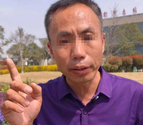 多位寻亲家长给梅姨同居者下跪 为寻线索放下全部尊严