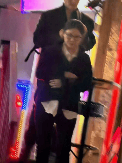 港媒曝徐冬冬尹子维甜蜜约会画面 女方疑似有孕